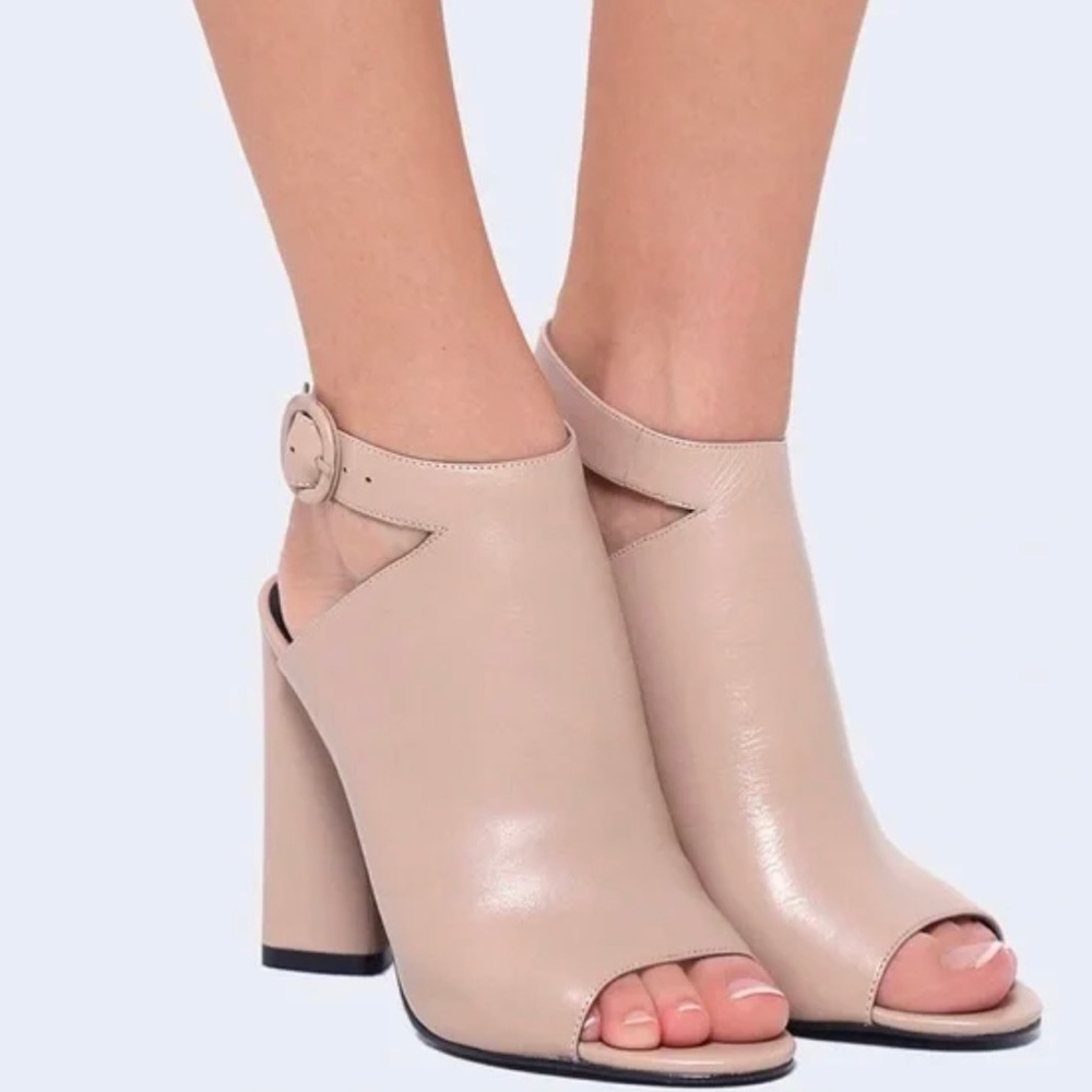 KENDALL AND KYLIE | Women's Gigi Leather Ankle Strap Heels | 9 |